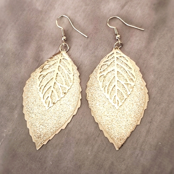 unknown Jewelry - Sparkly leaf earrings